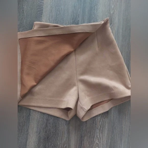 Suede shorts - Picture 2 of 4